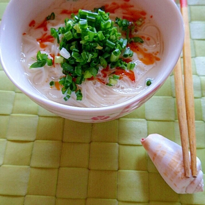 島ねぎたっぷりの豆乳辣冷麺と温麺